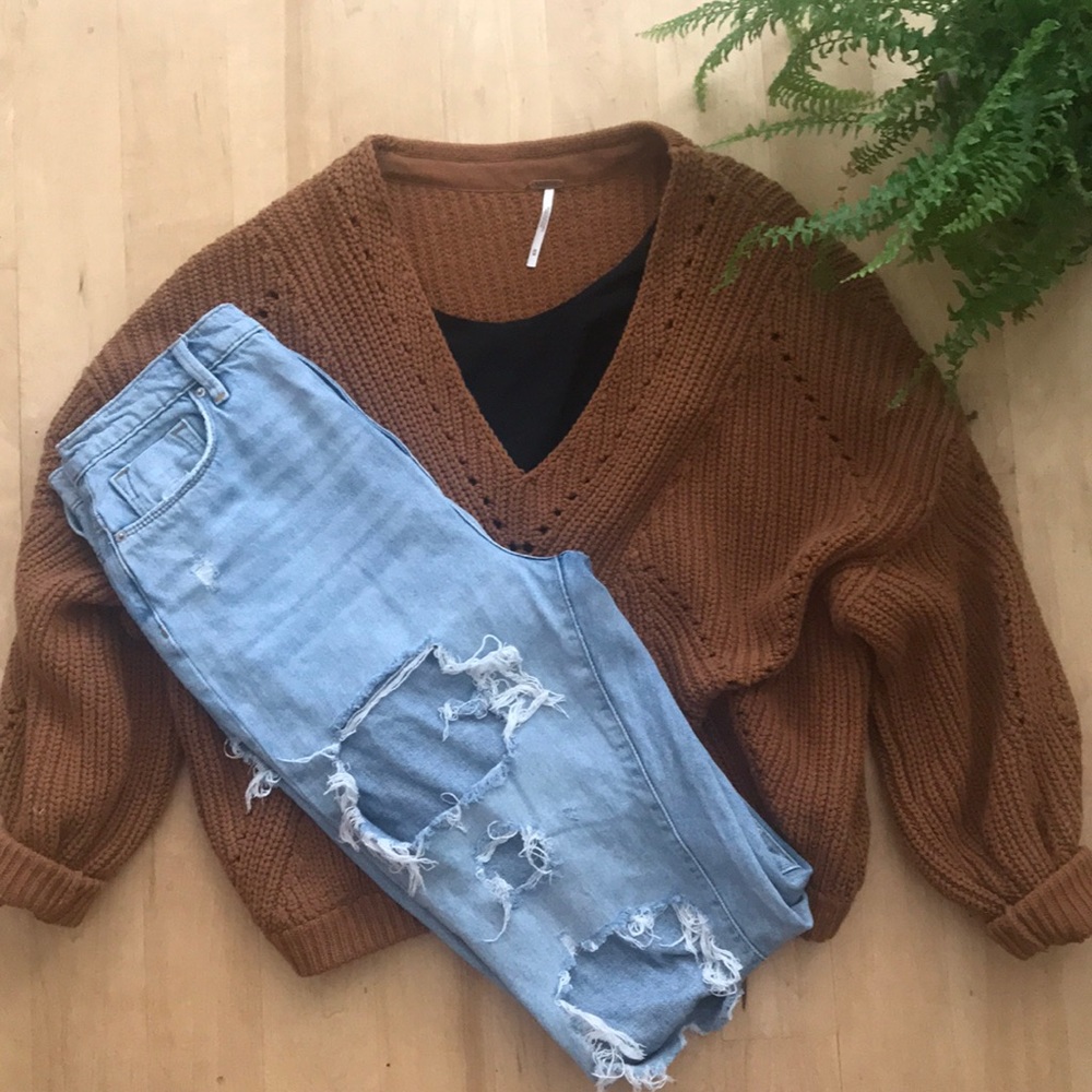 Ripped mom high rise jeans 🦋